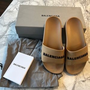 Balenciaga Pool slides